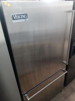 Viking stainless steel bottom freezer refrigerator (missing shelf) - Free delivery