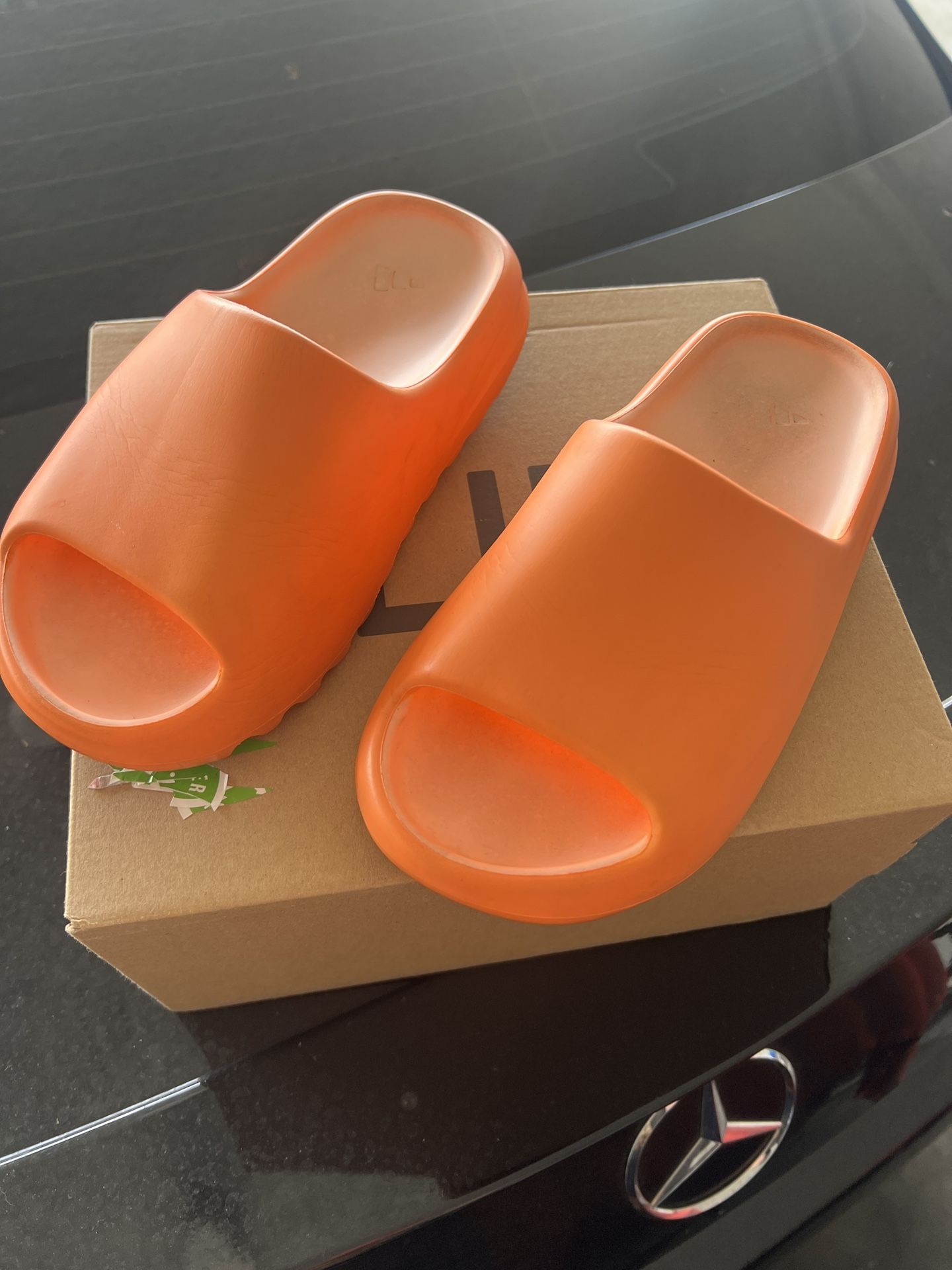 Yeezy Slide Size 6 for woman