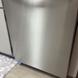 Frigidaire 24-in Top Control Built-in Dishwasher