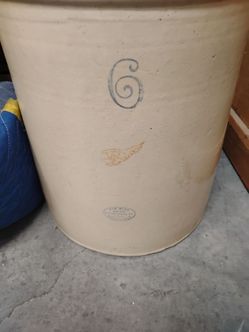 Antique 6 Gallon Red Wing Stoneware Crock with lid