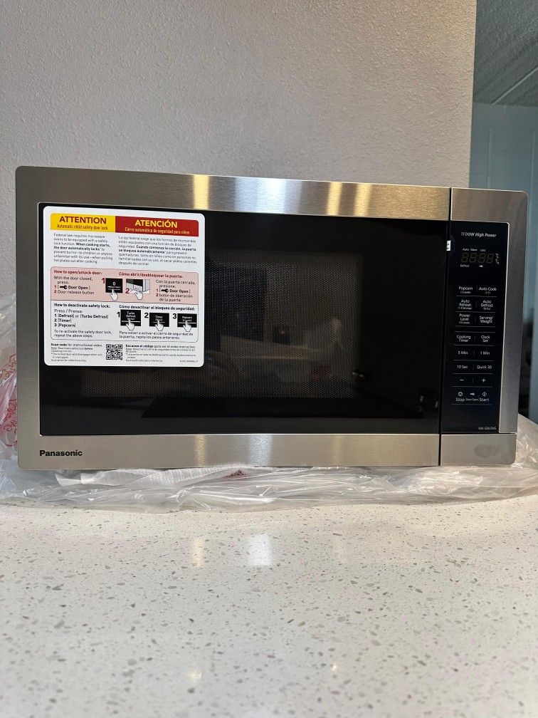 Panasonic 1.3 Cu ft Countertop Microwave Oven in Glass Door
