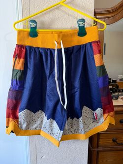 COLLECT & SELECT BASKETBALL SHORTS