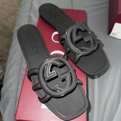 black gucci pool slides