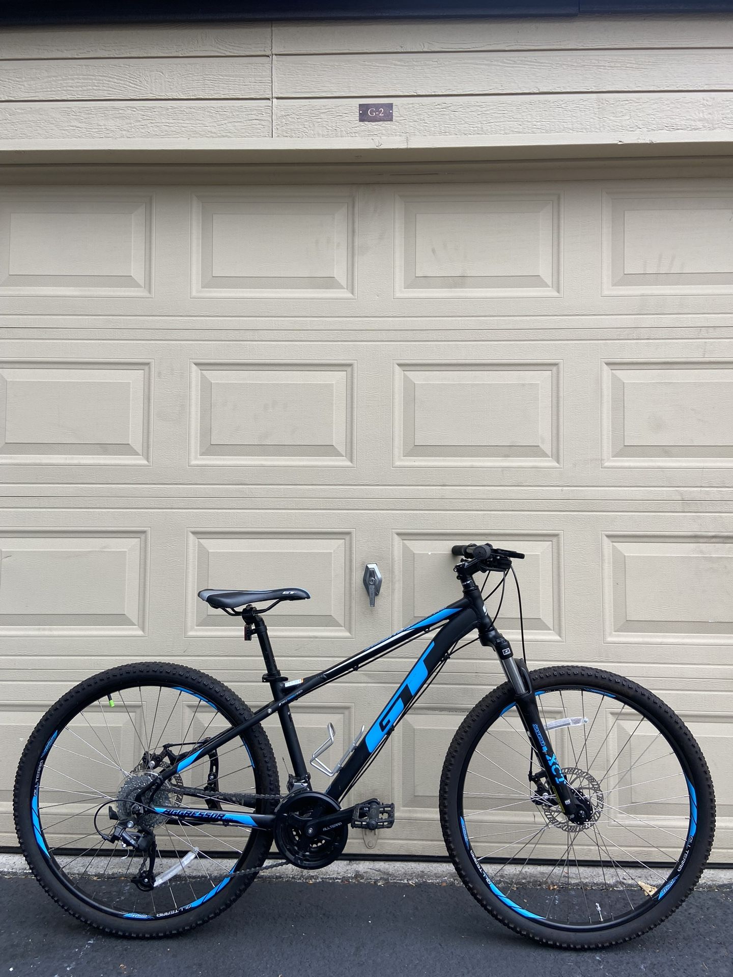 GT Aggressor Pro – 27.5” Wheels – Small Frame – 24-Speed – Aluminum Hardtail Mountain Bike