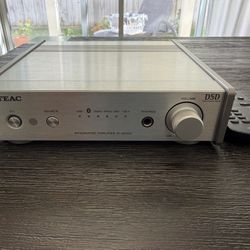 TEAC AI-301DA Stereo integrated amplifier with built-in DAC and Bluetooth