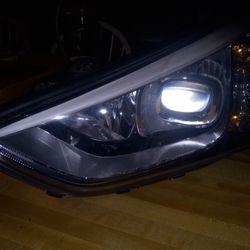 2013 Hyundai Santa Fe Driver Side Headlight