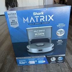 Shark Matrix Robot Vacuum, Auto Empty, 30 Day Capacity Base, Carpets & Hard Floors, Precision Home Mapping