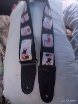Guitar holder