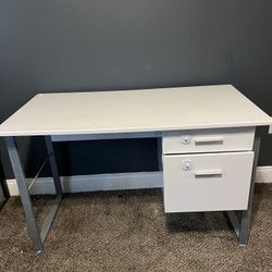 Desk ( Moving Out Sale !!) 