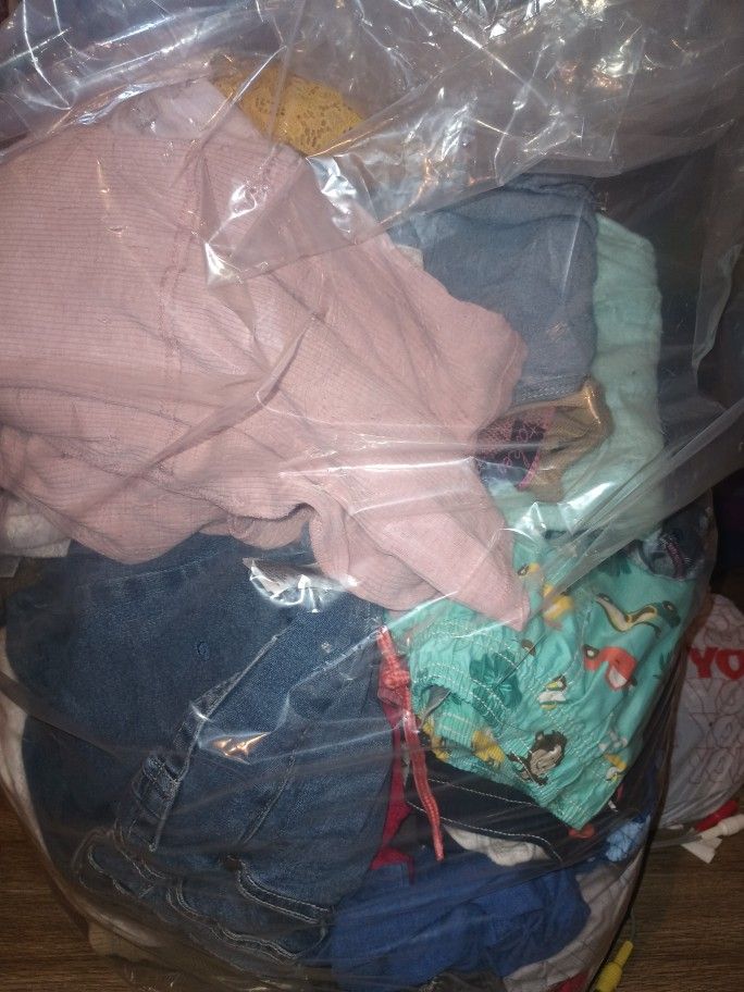Free Bag Of Mix Clothes Women's Girls And Boy Toddler (3-4)