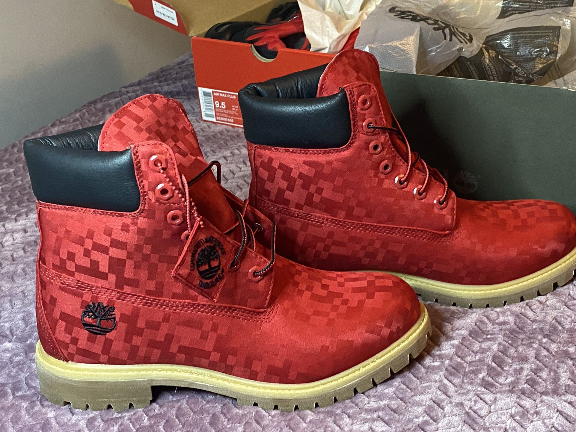 Red discount camo timbs