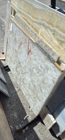 ✨ CRISTALLO QUARTZITE REMNANT – 43” x 28” ✨