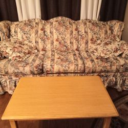 Matching Floral Print Couch And Loveseat Set Or Will Separate $100 Each
