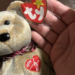 Signature Bear 1999 Beanie Baby Ty still in very good condition like new. Original from ty collector's item.