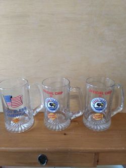VINTAGE GOLDEN FLAKE MUGS