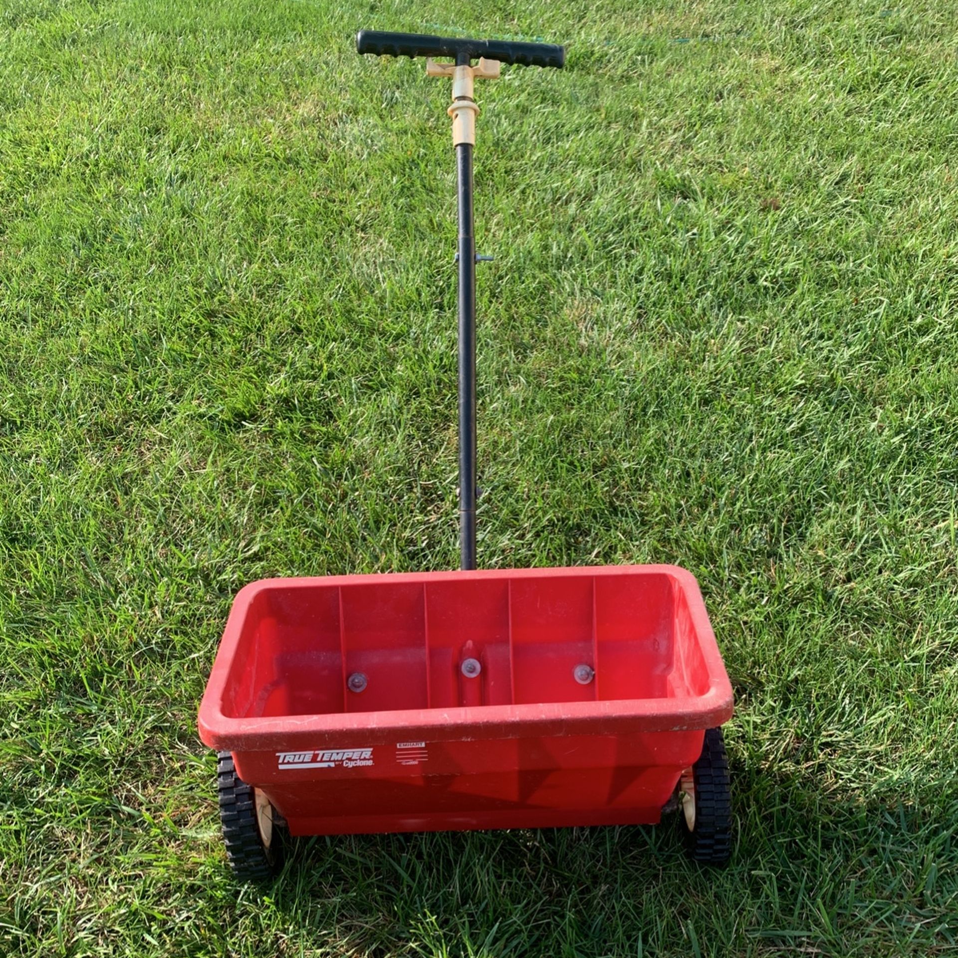 True Temper Cyclone Drop Spreader