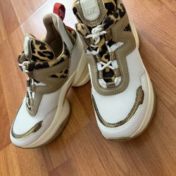 Michael Kors Shoes Size 7