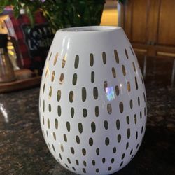 Gold & white Ceramic vase/planter 