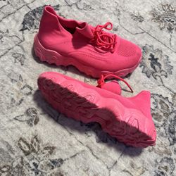 Pink tennis shoes size 8