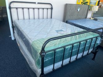 Black Metal Queen Bed Frame，$100