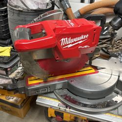M18 FUEL 18V Lithium-Ion Brushless Cordless 12 in. Dual Bevel Sliding Compound Miter Saw (Tool-Only
