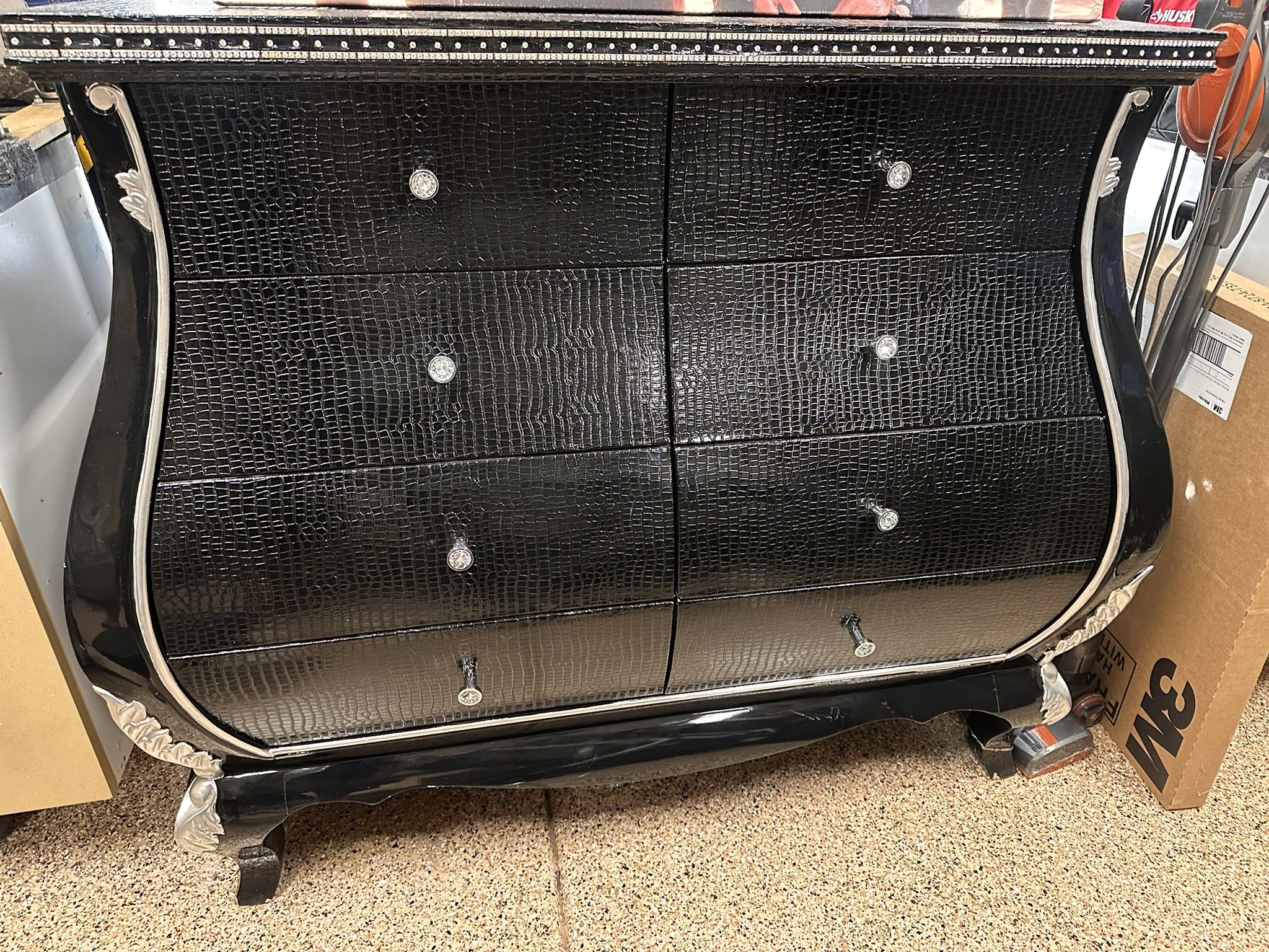 AICO Hollywood Swank Bombe Chest