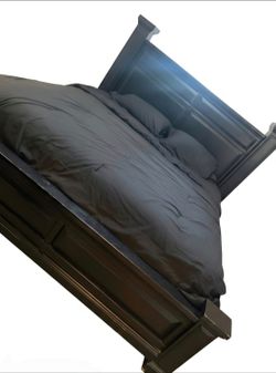 King/Cal King Dark Wood Bed Frame