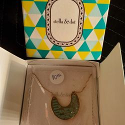 Stella & Dot New Necklace 