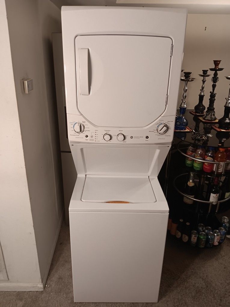 White GE Washer And Dryer Stack