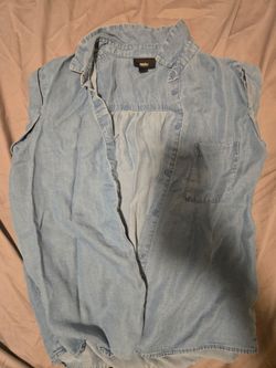 Light Wash Denim Button Up Shirt XS