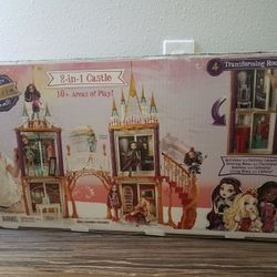 NEW Castle / NEW Doll house