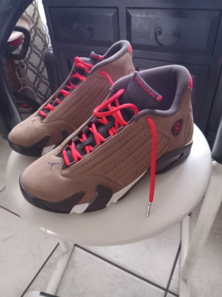 LIKE NEW JORDAN 14 RETRO SIZE 9
