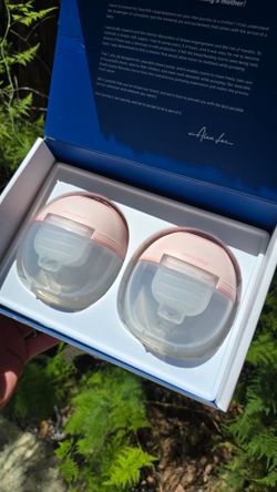 Wireless pump for women  by Mon Med