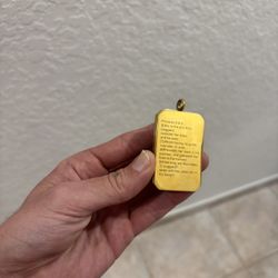 Bible Verse Bee Pendant gold 