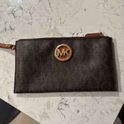 Michael kors Wristlet