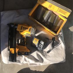 Dewalt Cordless Framing Nailer 8 Ah Battery New ,new Charger Half A Box Of Framing Nails