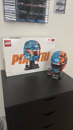 LEGO McLaren Oscar Piastri F1 Helmet Set 43017