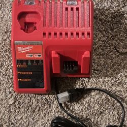 Milwaukee M12/M18 Charger