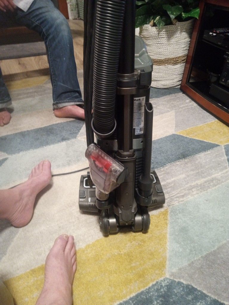 SHARK APEX AMAZING VACUUM CLEANER