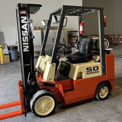 Nissan Forklift 5000 LBS Capacity 4 Stage Mast