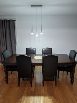 🔥 7-Piece Dining Room Set – Solid Wood Table & 6 Chairs - $200