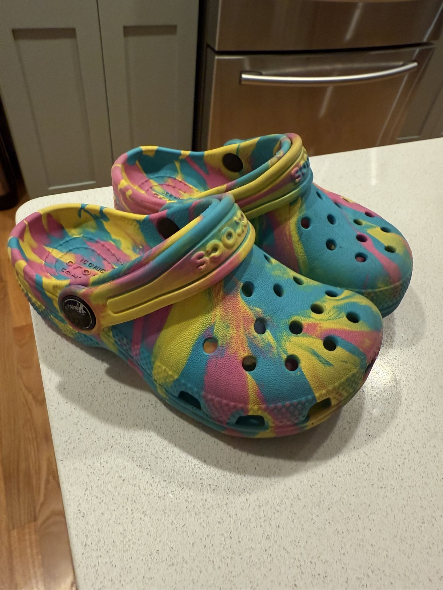 Kids Crocs Marbled Tie Die Color - Size 9