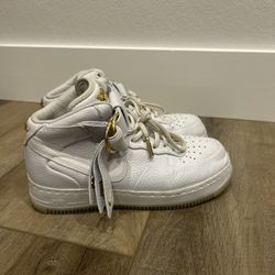 NIKE AIR FORCE 1 MID CMFT SIZE 6 VICTOR CRUZ-WHITE ICE GOLD-AO9298-100
