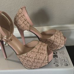 Brandnew Classy Heels Size 6 Retail Value $139 + Tax 