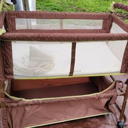 Crib Co-sleeper , Arms Reach