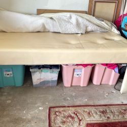 Massage Table,Just Little Bit Dirty Need Clean