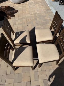 4 chairs 1 dining table