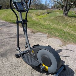 Gold's Gym Stride Trainer 300 Elliptical