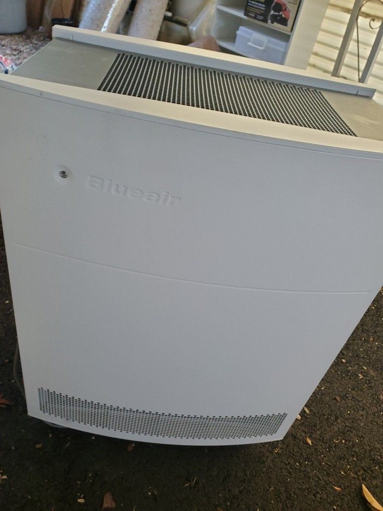 Blueair 650E Digital Hepasilent Air Purifier
.No Control Remote
