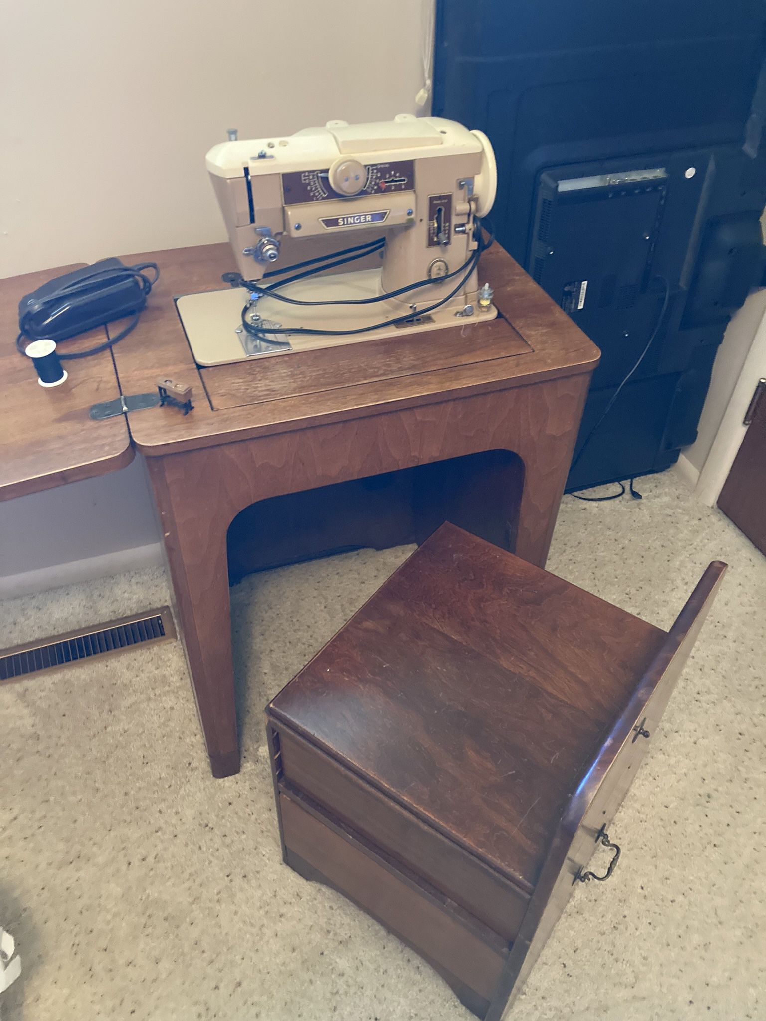 Singer Model 401A Sewing Machine 